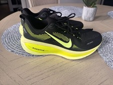 Nike Women's Vomero 18 Running Shoe Size 8 Black/yellow
