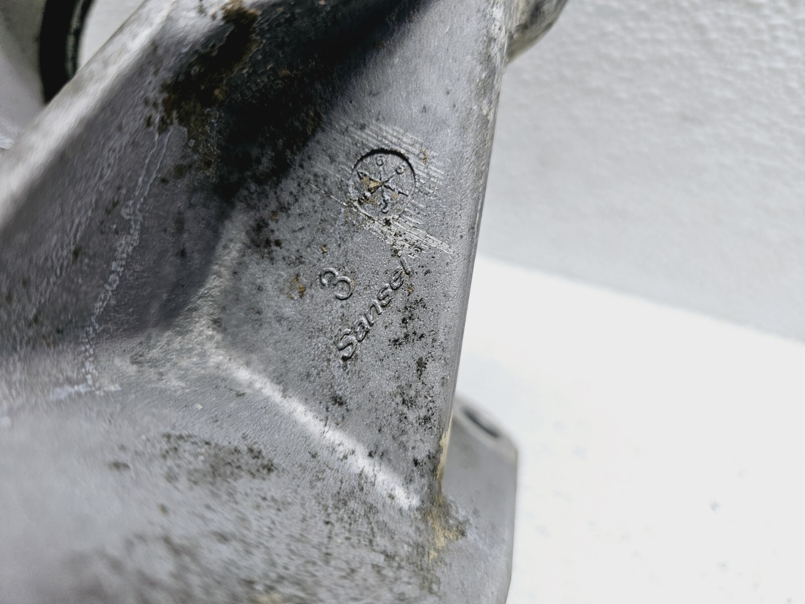 20132018 NISSAN SENTRA RH PASSENGER CV AXLE CARRIER BEARING SUPPORT