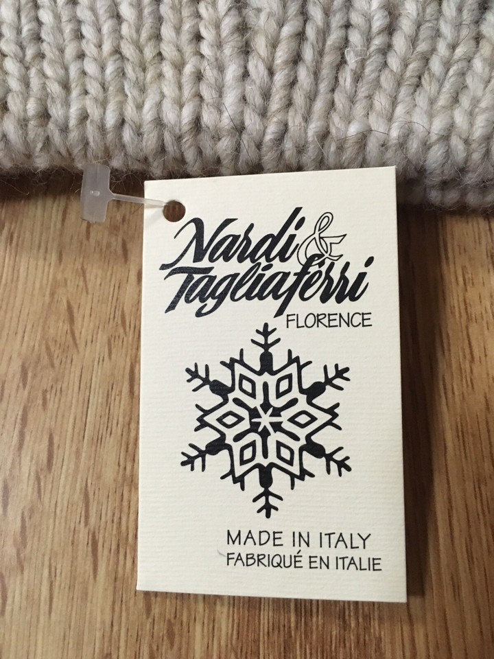 Bonnet D'hiver Nardi Tagliaferri Pour Femme - Mélange D'alpaga, Rayé Noir Et Gris, Fabriqué En Italie. Un Bonnet Pompon Tout Doux, Chaud Et Stylé Pour L'hiver !