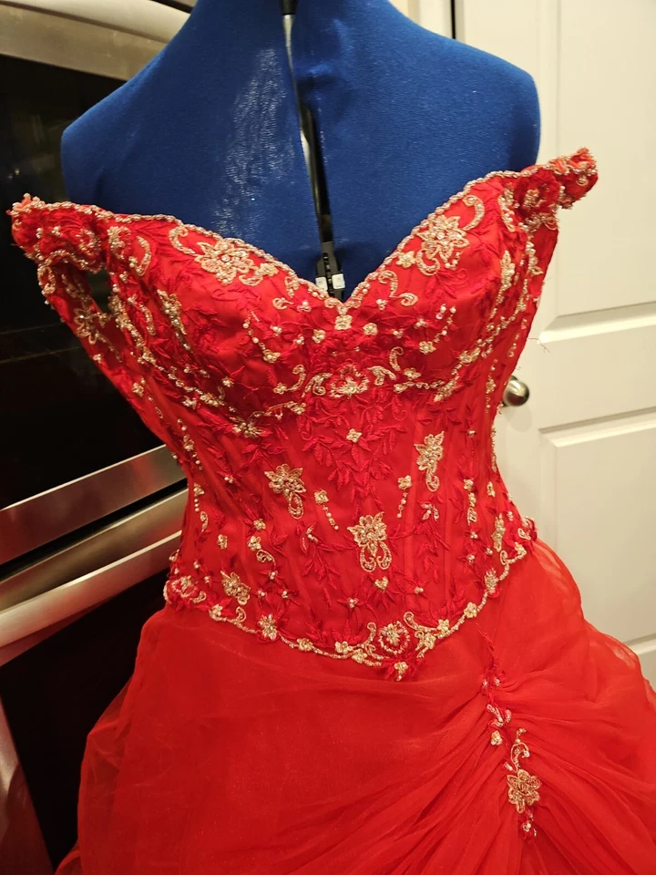 Vestido de novia rojo Allure con cuentas de encaje lentejuelas vestido de baile 8 Foto 2 de 4