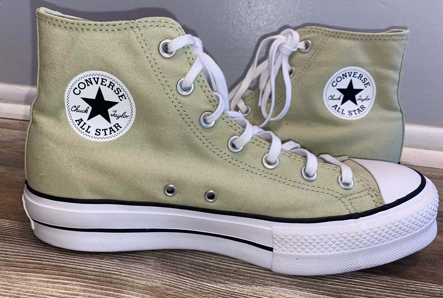 Converse Chuck Taylor Men's Size 11 High Tops Shoes Green