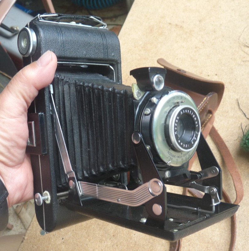 Vintage Kodak Vigilants Six-16 Folding Camera - With Leather Case and Manual