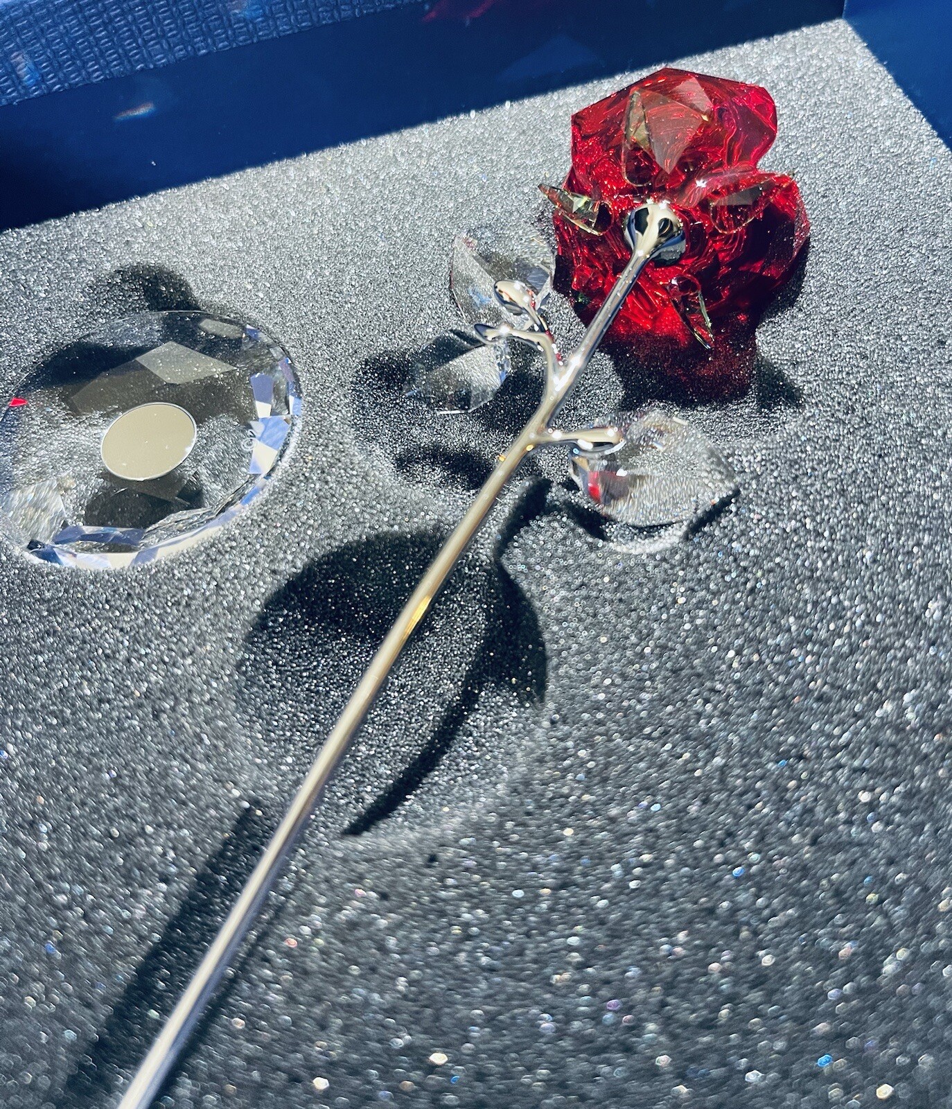 NIB Swarovski Flower Dreams Red Rose With Green Large Crystal Figurine