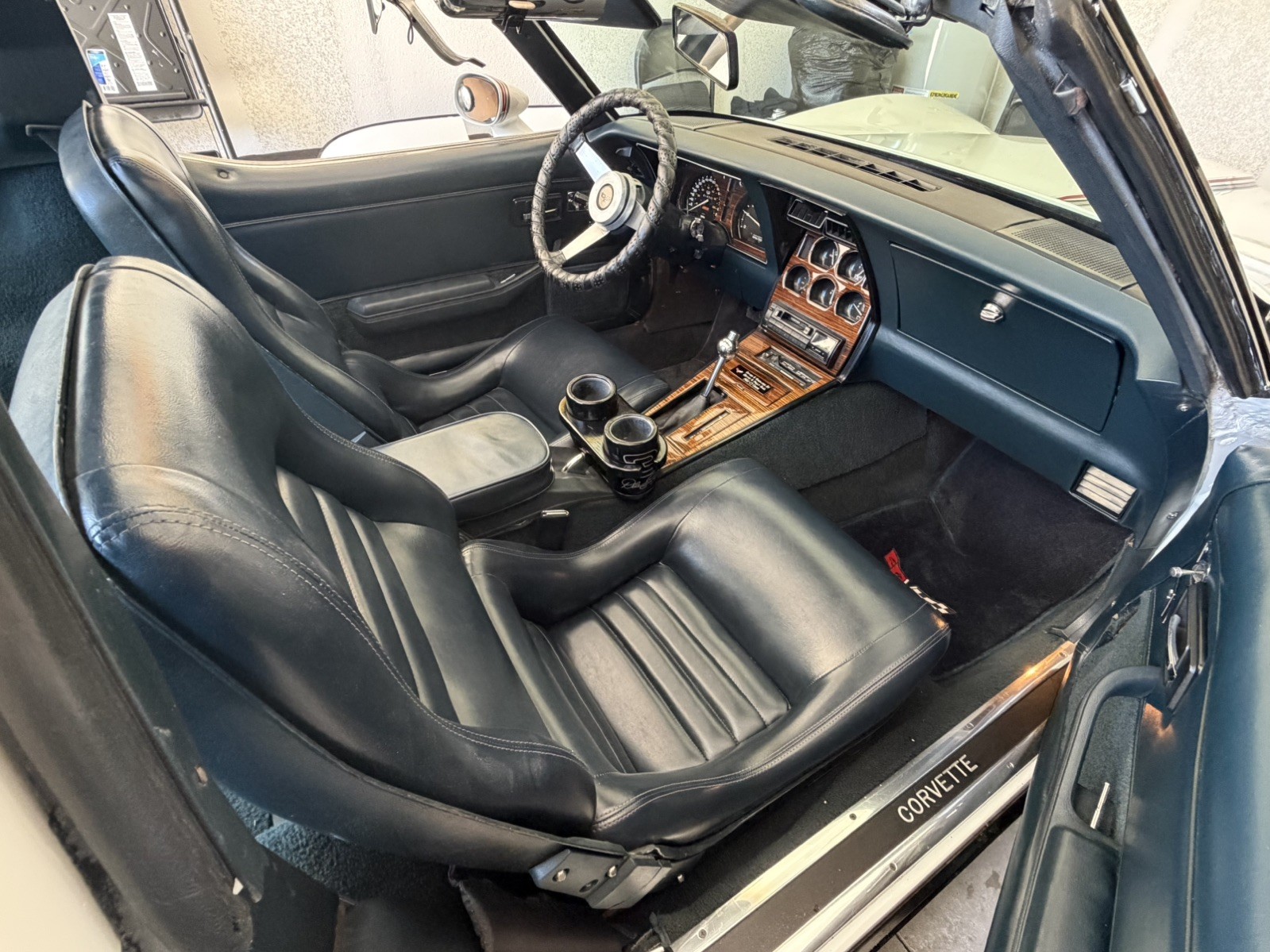 1982 White Chevrolet Corvette   | C3 Corvette Photo 5
