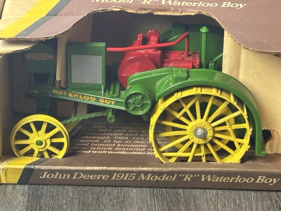 John Deere 1915 Model "R" Waterloo Boy Tractor 1/16 Scale Blueprint Replica Toys - Image 2 of 4
