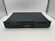 TASCAM CD-200i PROFFESIONAL CD PLAYER w/ 30 PIN iPOD DOCK