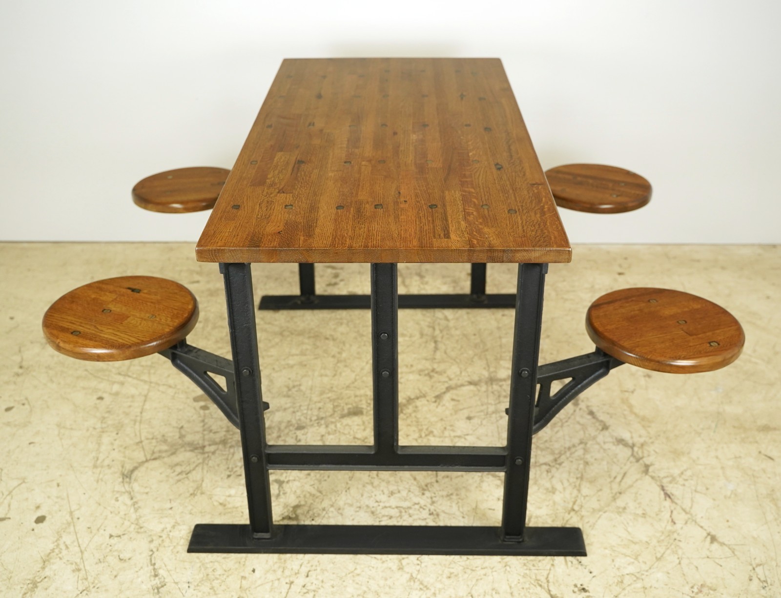 Provincial Industrial Flooring Top 4 Seat Swing Table