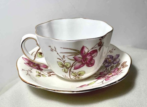 Vintage Taylor & Kent Bone ChinaTeacup and Saucer Mauve Purple Floral Gold Trim - Picture 2 of 9