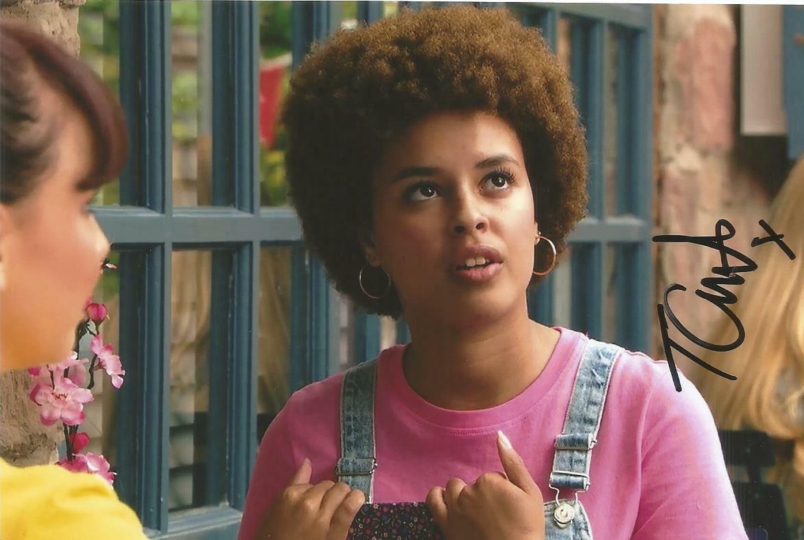 HOLLYOAKS* TALIA GRANT 'BROOKE HATHAWAY' SIGNED 6x4 ACTION PHOTO+