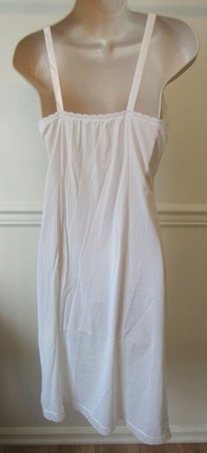 WONDERMAID White Full Slip, Lace Trim, Size 34 USA, Non Cling Antron III Nylon - Picture 3 of 4