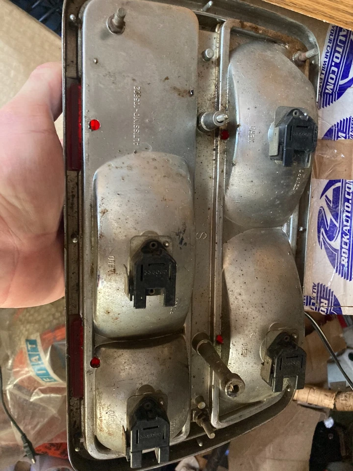 Lámpara de luz trasera Lamborghini Urraco ALTISSIMO lado del pasajero Foto 2 de 3