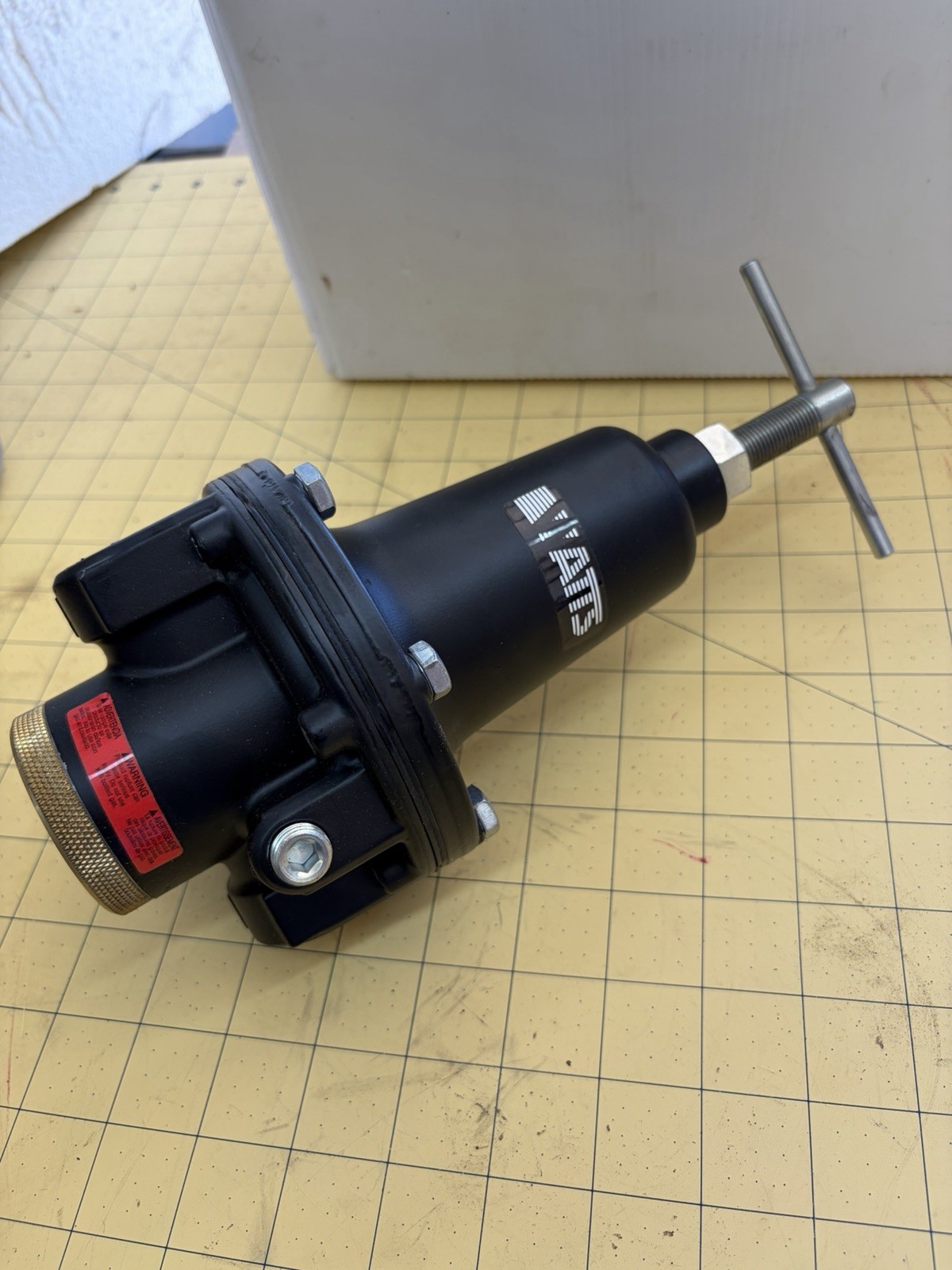 (NEW) Watts FluidAir Pressure Regulator R119-06C M2 w/ Gauge 0-160 PSI R-904