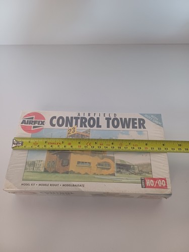 Airfix Airfield Control Tower with Duty Crew Series 3 H0/00 Sealed Model Kit - Picture 15 of 15