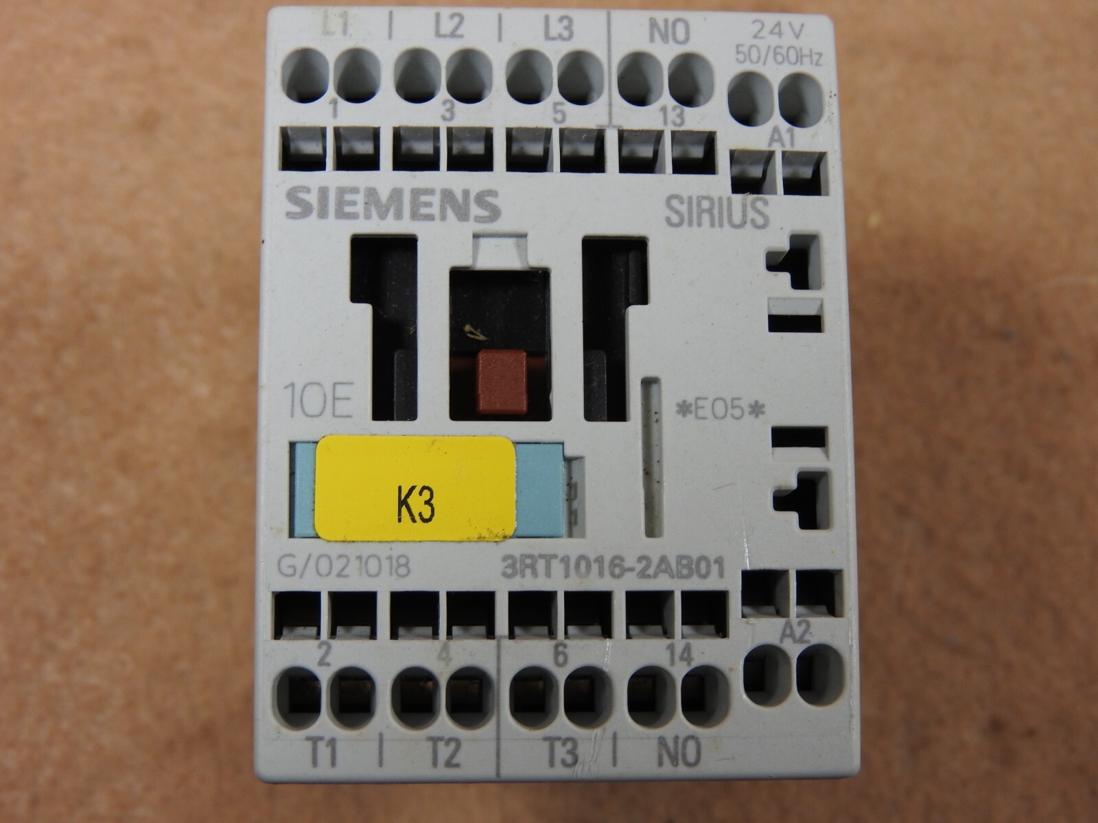 Siemens 3RT1016-2AB01 24 VAC Control Relay - USED
