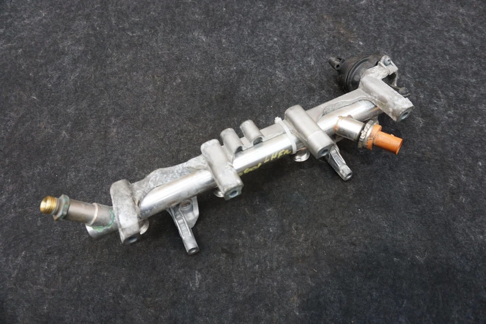 Juego de rieles de inyección de combustible izquierdo derecho 079133315BQ Audi S7 4K8 2013-18 S6 S8 2013-18 Foto 2 de 4