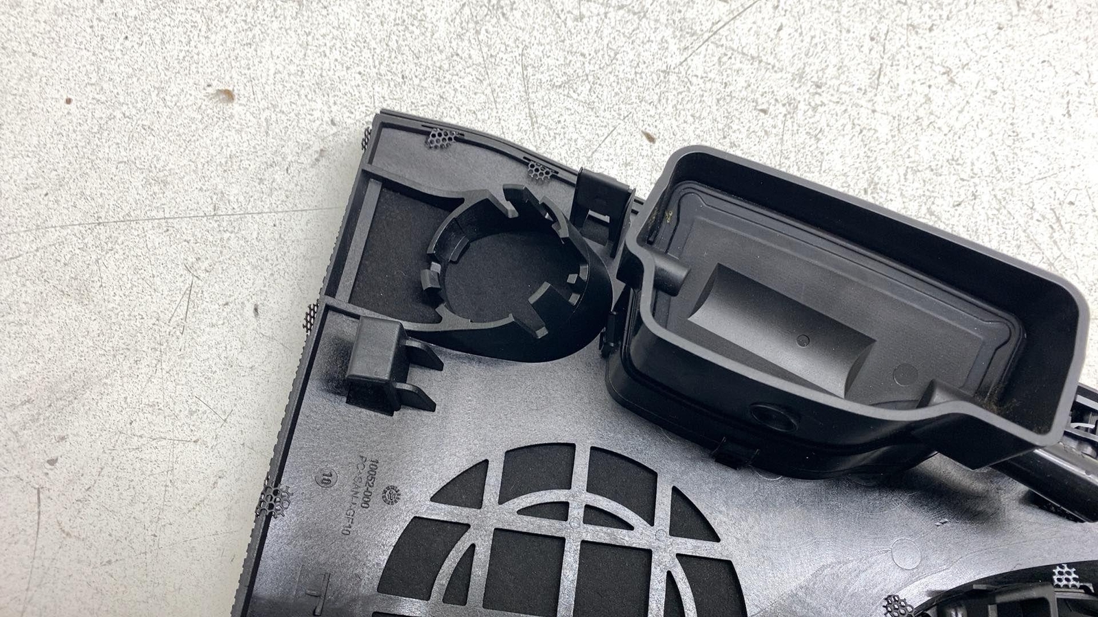 ⭕ 2017-2022 Maserati Levante Front Center Dash Speaker Cover Panel Trim Vent OEM