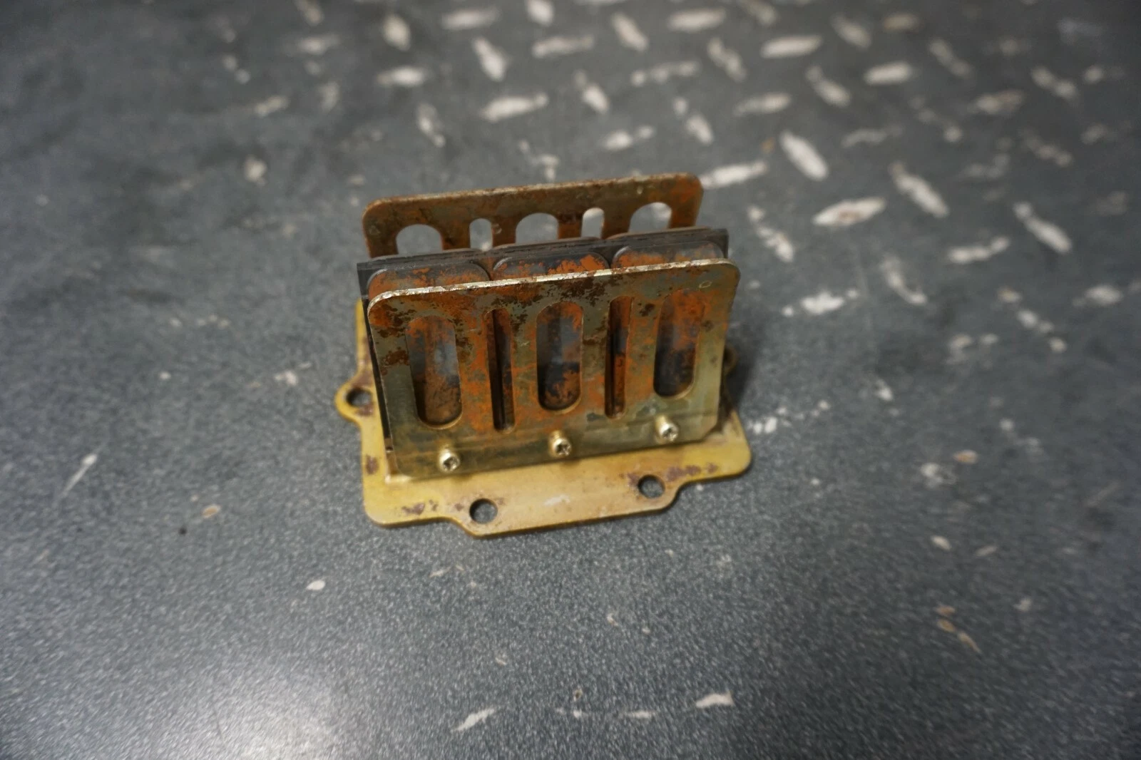 2000-2004 Kawasaki FRESHWATER STX Ultra PWC Jetski OEM Reed Valve Cage Ass'y