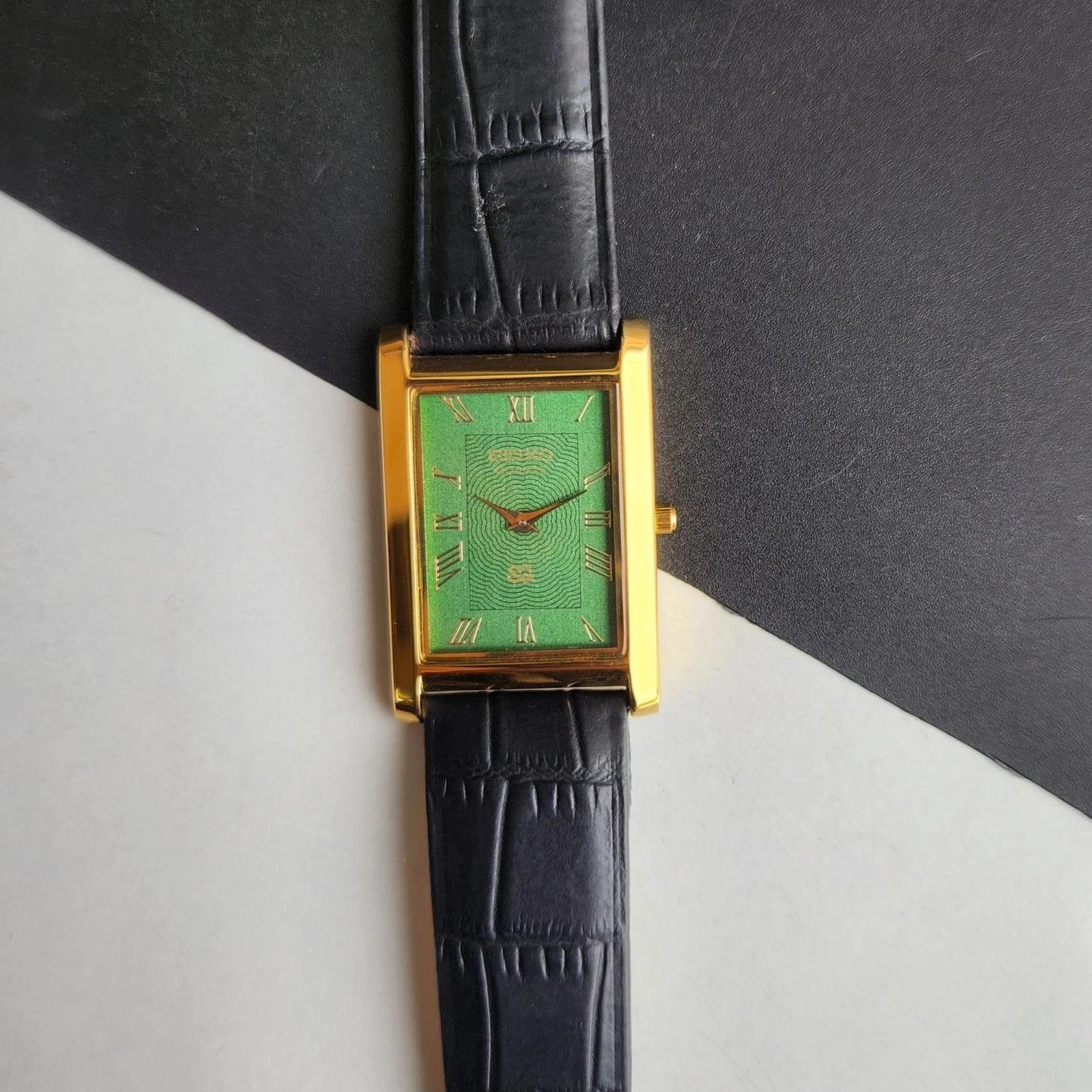 Vintage Seiko Slim Quartz Green Face Gentlemen's Wrist Watch - FREE SHIPPING