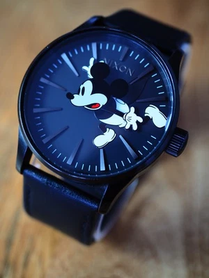 Reloj de cuero Nixon Mickey Mouse The Sentry Disney 90 aniversario - Imagen 1 de 4