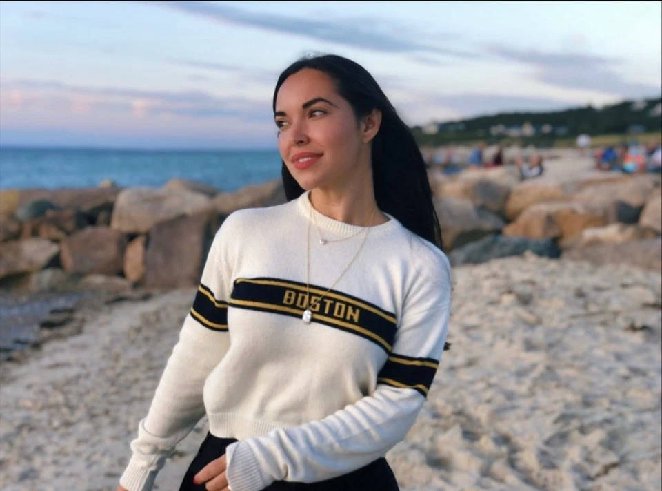 Suéter Pullover Brandy Melville Boston Tejido Talla Única Para Mujer Negro y Dorado Foto 4 de 4