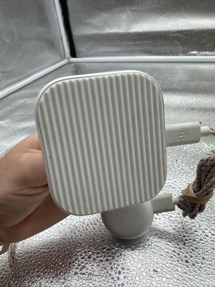 SyncUP KIDS Watch Dock - Charging Dock with USB A - USB C cable.    d3 - Image 3 of 3