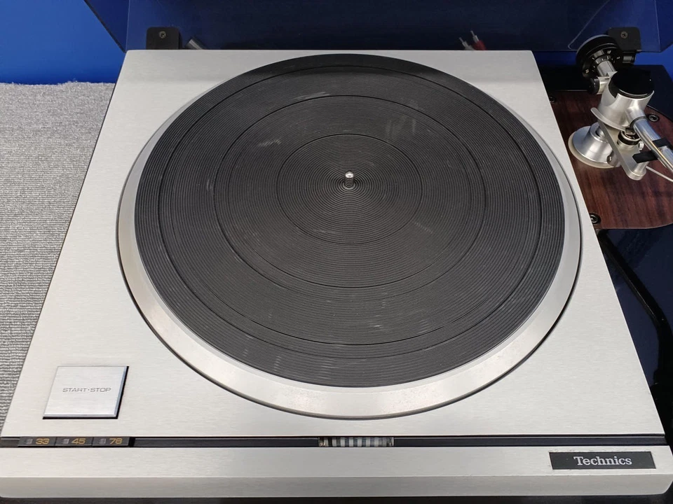 Technics SP-10MK2 with SH-10E, SH-10B4 Cabinet and AC300 Tonearm Tested Working - Image 3 of 4