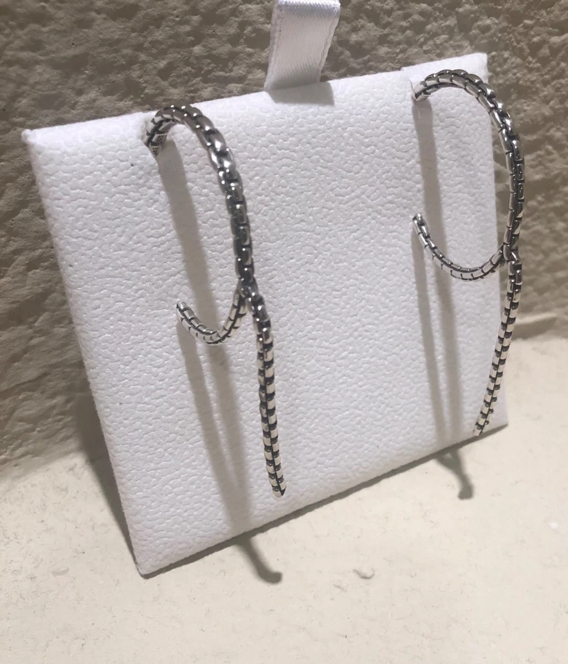 Pendientes de aro de cadena con caja de plata de ley JAI con gota colgante Foto 3 de 3