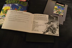 Videogame NES Nintendo Boxed Teenage Mutant Hero Turtles 1990 & Instructions