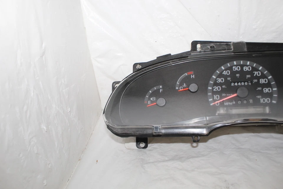 速度表仪表组 2003 福特 E150 E250 E350 E450 范 244,663 英里 — 第 4/4 张图片