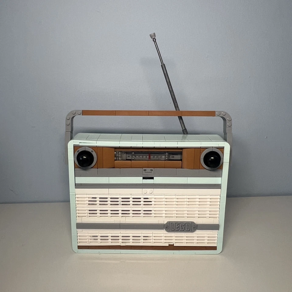 LEGO Icons 10334 Retro Radio, photo 1 of 3