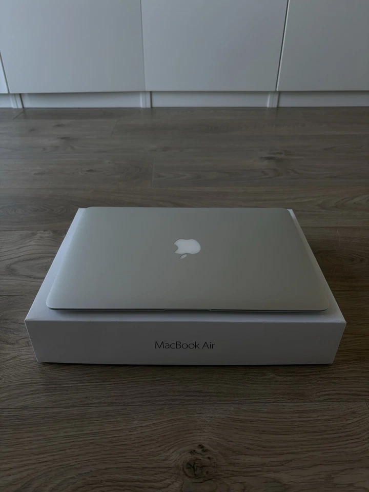Apple MacBook Air 13" (Anfang 2015) - Bild 2 von 4