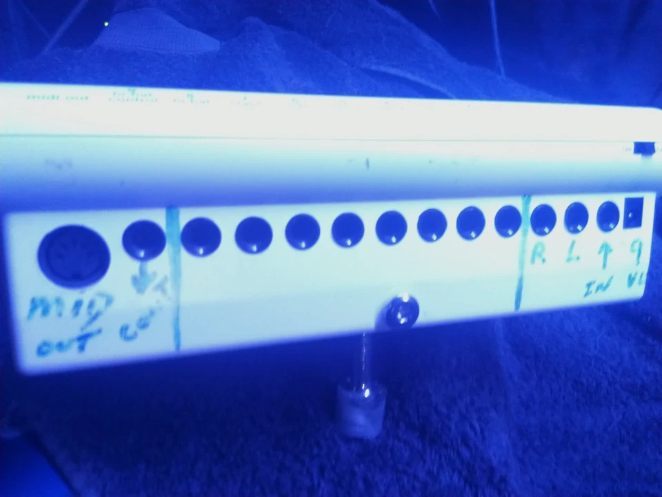 LEGACY DD502 Eltric Drum Machine CONTROLER with midi out & 9vlt pwr suply &stand - image 4 of 4