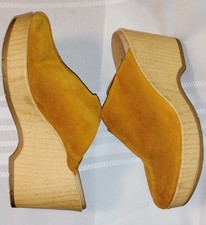 Women's Size 8.5 Dr. Scholls Original Collection Mule Clogs Heels Honey Suede