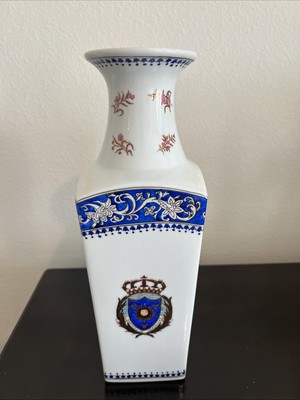 Chateau De Versailles Dynasty Armorial Porcelain Vase Hand Painted  Chinese
