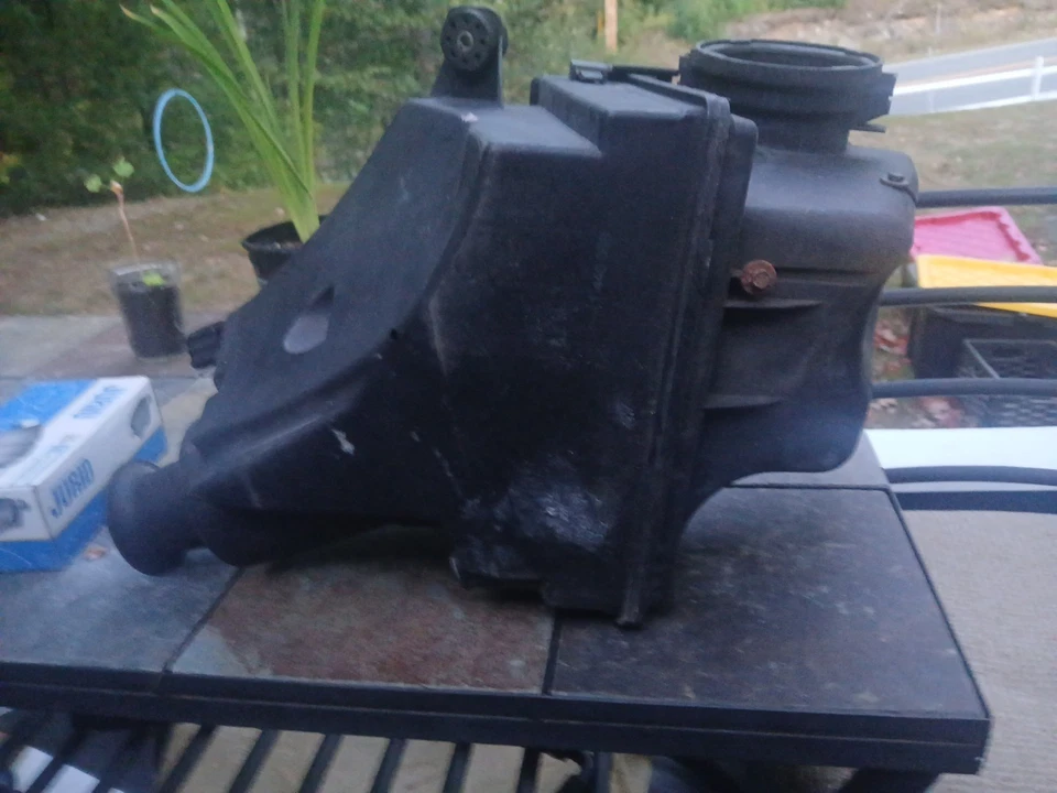 Caixa de ar usada para 2001 BMW 530i - Imagem 3 de 4