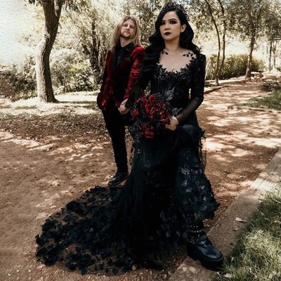 Black Long Sleeve Gothic Wedding Dresses 3D Floral Beach bohemian Bridal  Gowns | eBay