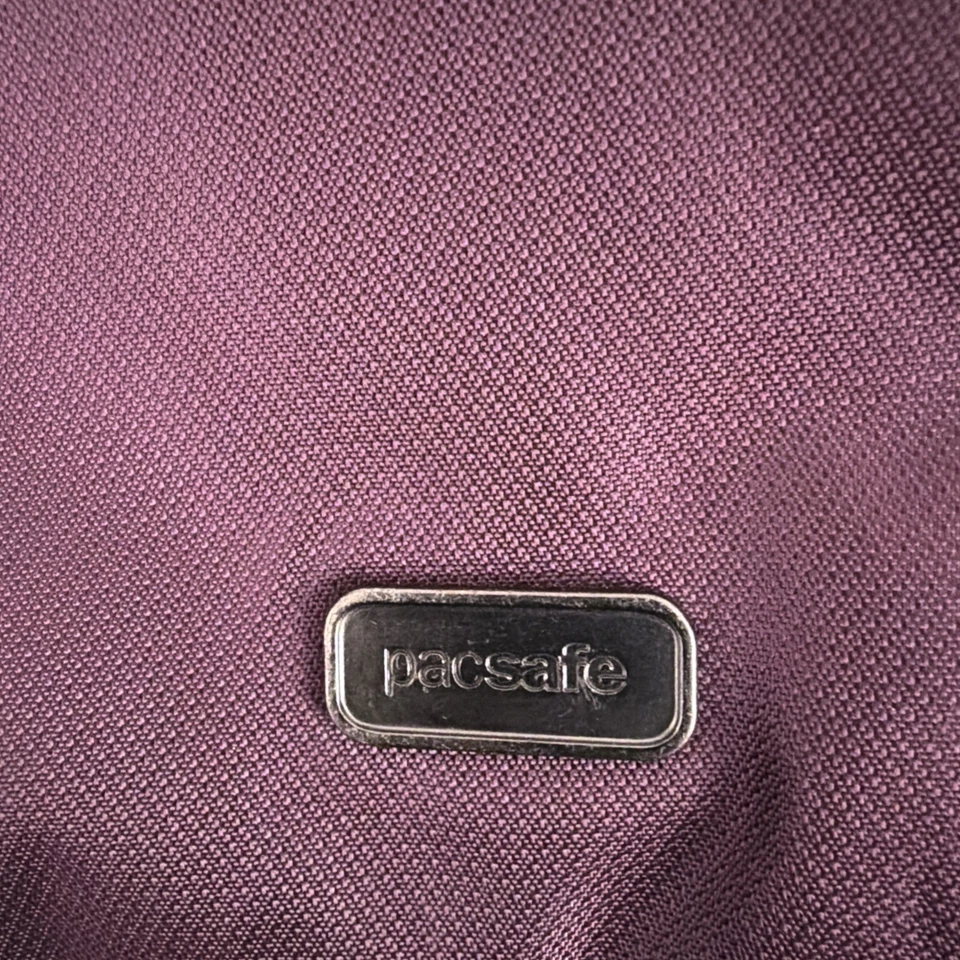 Рюкзак противоугонный Pacsafe Daysafe фиолетовый - Изображение 2 из 4