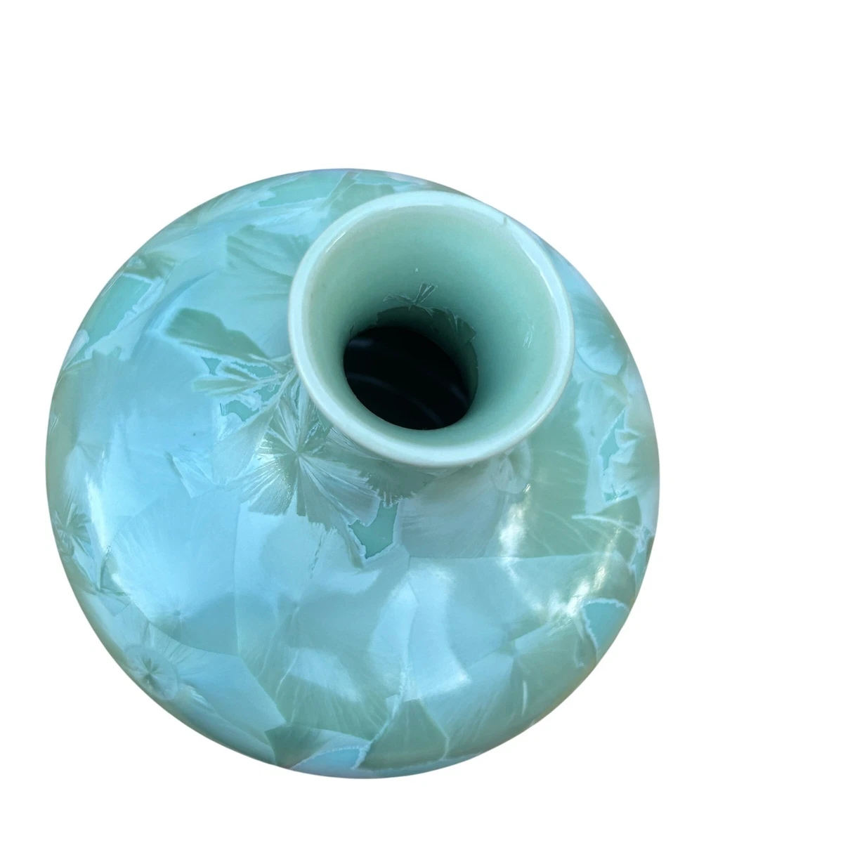 Kinmen Taiwan Crystalline Glaze Porcelain Vase 4.25" Celadon Green Snowflake
