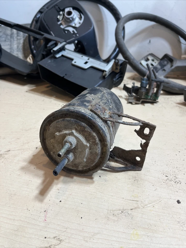 Toyota Pickup 4Runner 1984-1989 OEM bote de carbón de vapor combustible 77740-35160 Foto 2 de 3