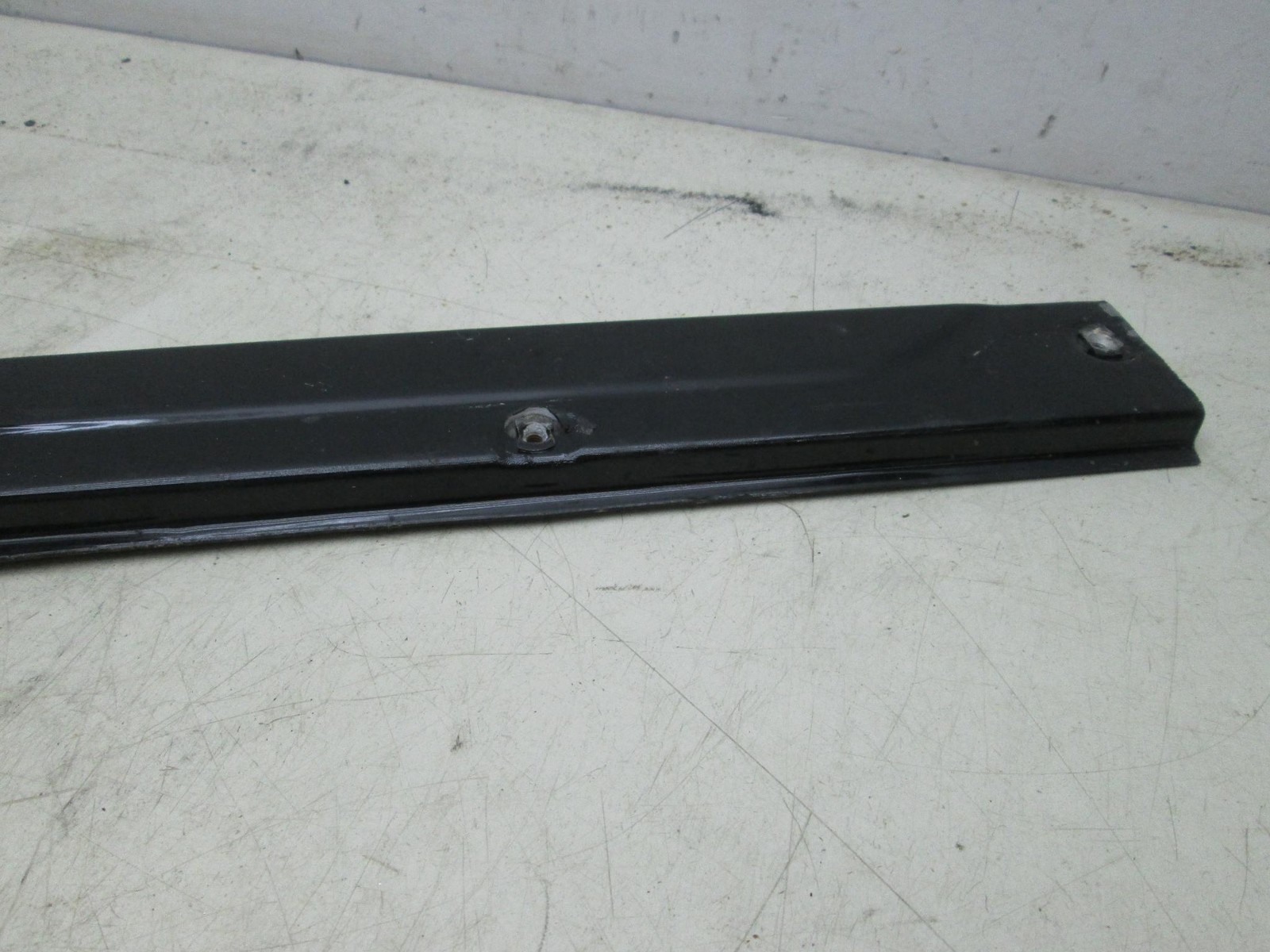 Rolls Royce Silver Shadow T1 65-80 right rear inner door panel mount (USED)