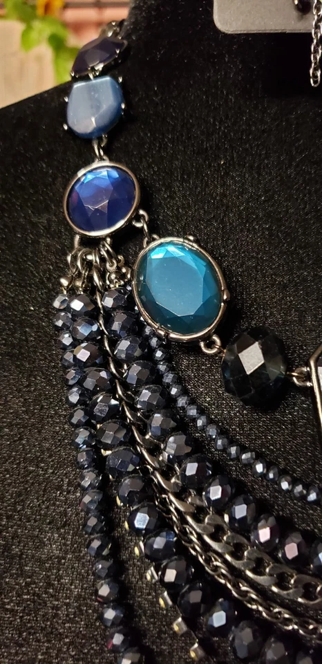 Chico's Midnight 蓝色闪亮围兜项链和匹配 3 英寸耳环套装 — 第 3/4 张图片