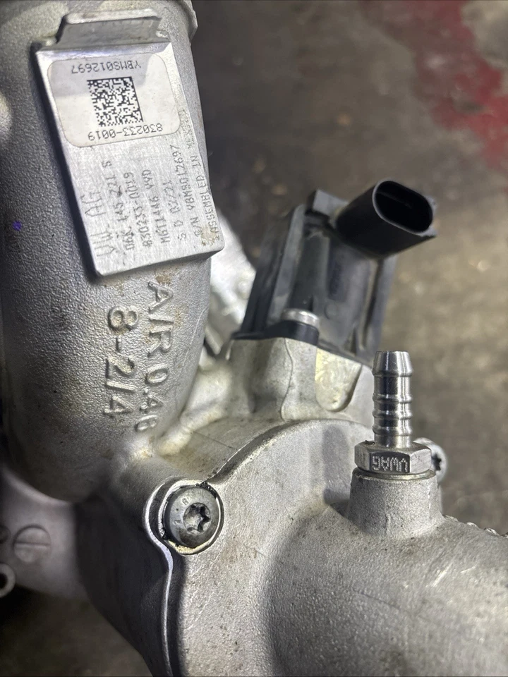 VW Passat 2021 turbo con 4 bobinas y bomba de combustible de alta presión Foto 4 de 4