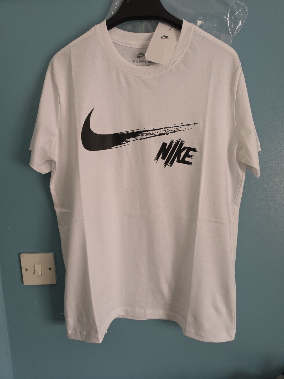 Nike Men's T-Shirt Size Medium White With Black Graphic Rrp £35