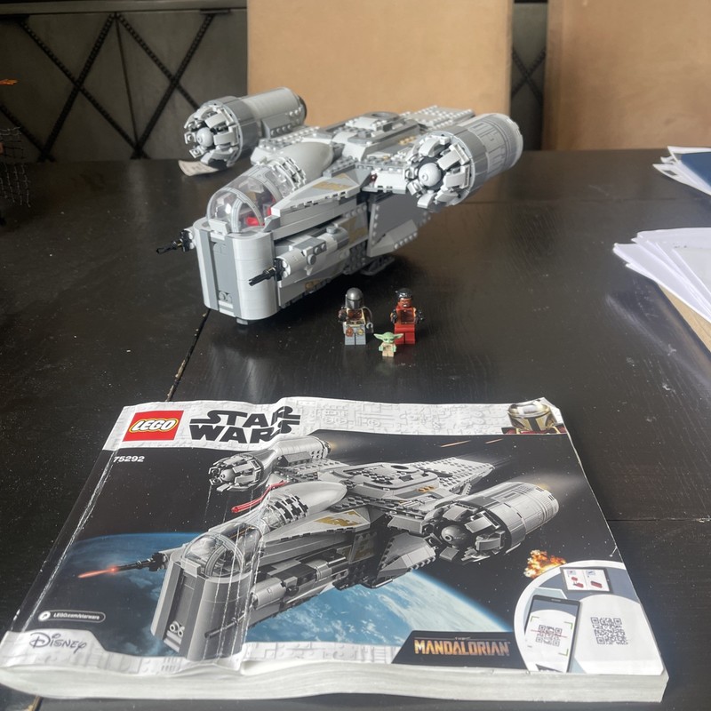 LEGO Star Wars the Mandalorian Razor Crest 75292 Set with Instructions