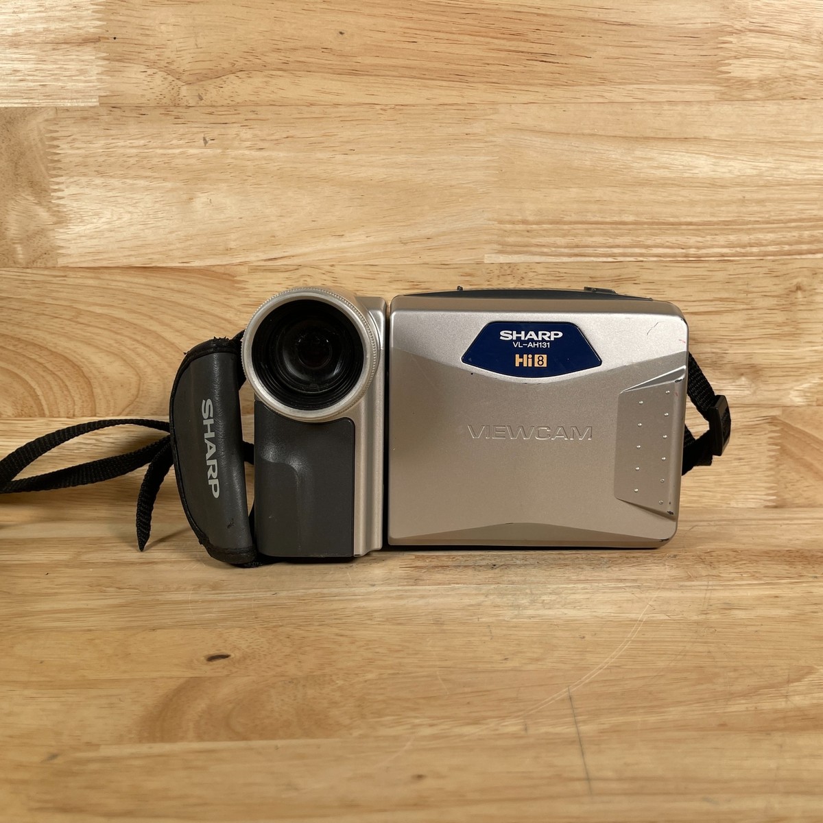Sharp Viewcam Hi8 VL-AH131U Video8 Camcorder with Optical Zoom 16x