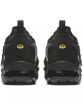nike vapormax plus black size 11