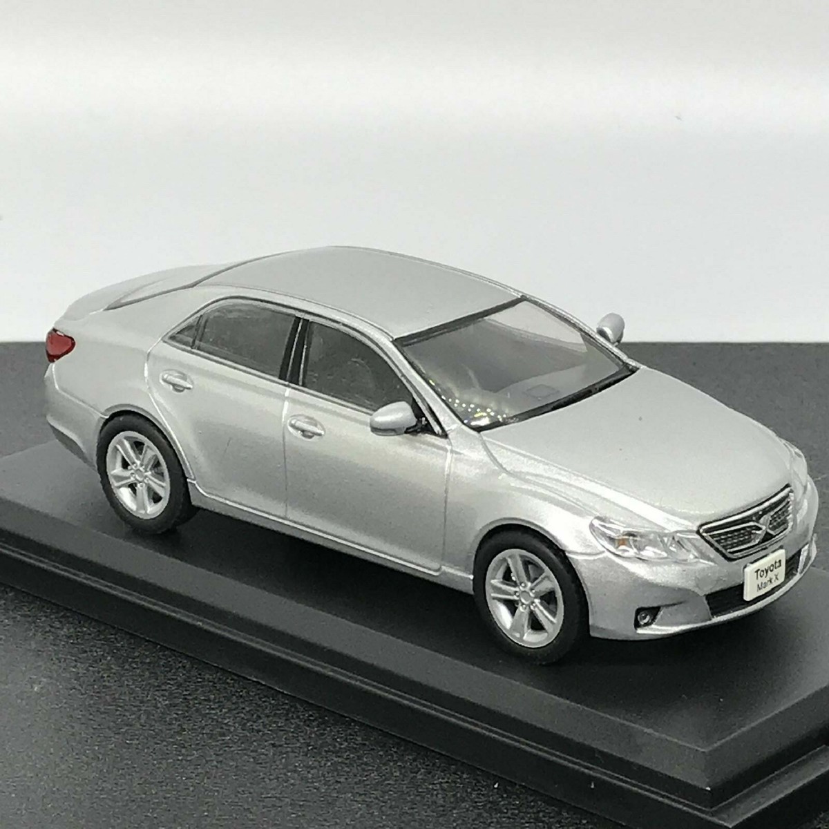 Voiture Miniature TAKARA TOMY - TOYOTA MARK X - Échelle 1/61 - Modèle 64 - Neuf En Boîte