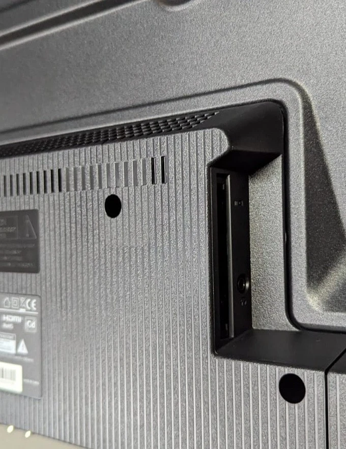 Televisore SMART TV QLED 43 Pollici Full HD AKAI BIANCO TivùSat Cuffie NUOVO - Immagine 3 di 4