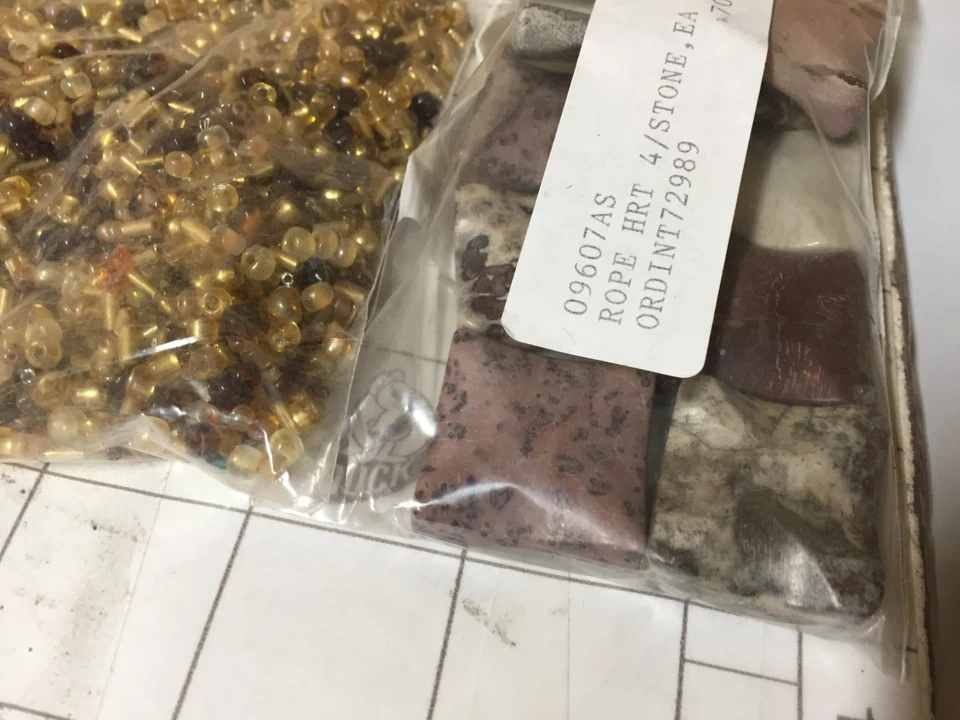 Lote de 2 lb 8 oz cuentas grises mixtas piedra de vidrio acrílico concha artesanía hágalo usted mismo hebras de semillas Foto 4 de 4