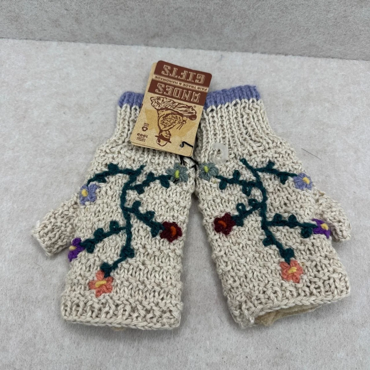 Andes Gifts Handmade Grey Floral Fingerless Gloves, Wrist Warmers & Headband Knit Alpaca Wool Fingerless Gloves Light Gray Cream Heart  main image 3